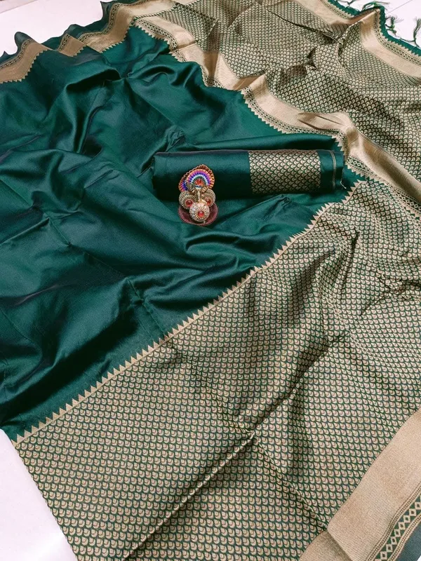 Green_Embellished_Banarasi_Jacquard_Saree_(Green)